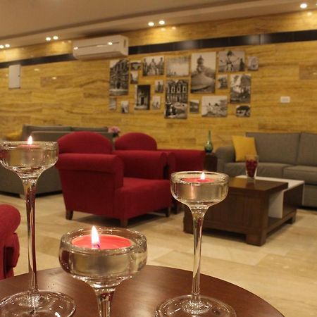 Petra Corner Hotel Вади Муса Екстериор снимка